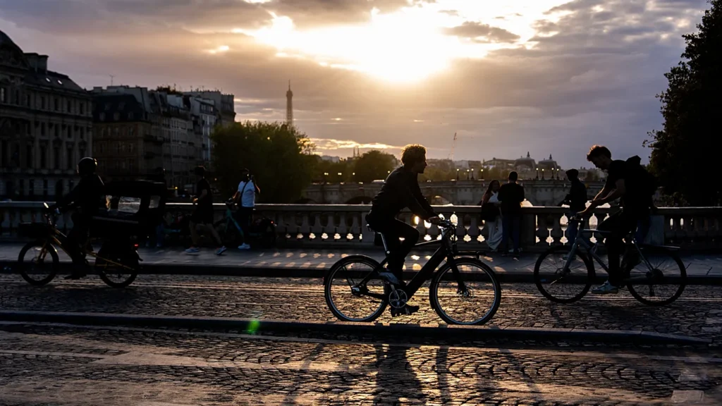 Dy rrota për të zbuluar Parisin, një trend që po rritet
