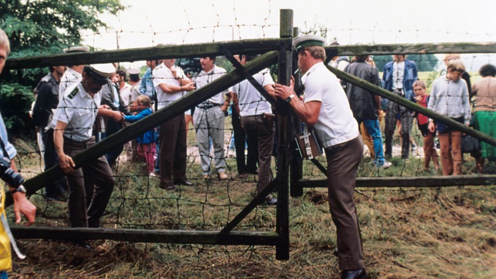 Nga Leonard Veizi/ 19 Gusht 1989: Kur liria e munguar çau Perden e Hekurt