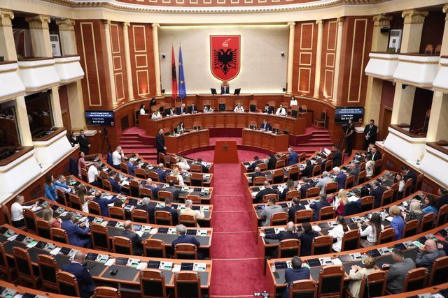 18:26 Sezoni i ri politik/ Zbulohet data, ja kur nis Parlamenti