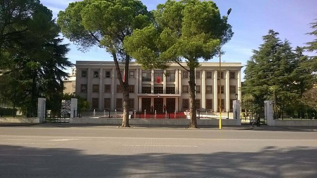 Begaj hedh poshtë akuzat e Berishës, ja si i përgjigjet për Alqi Bllakon