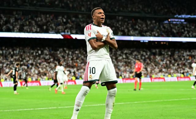 “Topi i Artë”, Mbappe e nis mbarë dhe synon çmimin e madh