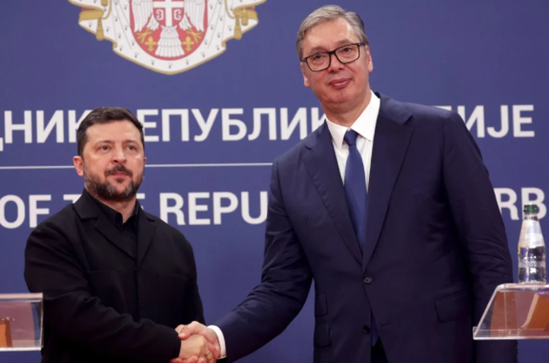 “Po bëhet gjueti shtrigash”/ Vuçiç mbron Zelenskyn pas qëndrimit kundër pavarësisë së Kosovës