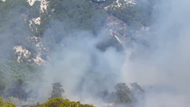 Mallakastër/ Era riaktivizon vatrat në Drenie, nis ndërhyrja me helikopter