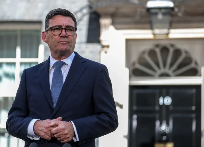 Burnham premton strehimin e të gjithë të pastrehëve deri në Krishtlindje
