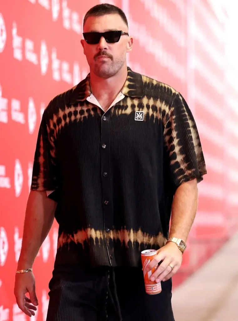 Travis Kelce shfaq për herë të parë unazën e martesës pas dasmës me Taylor Swift