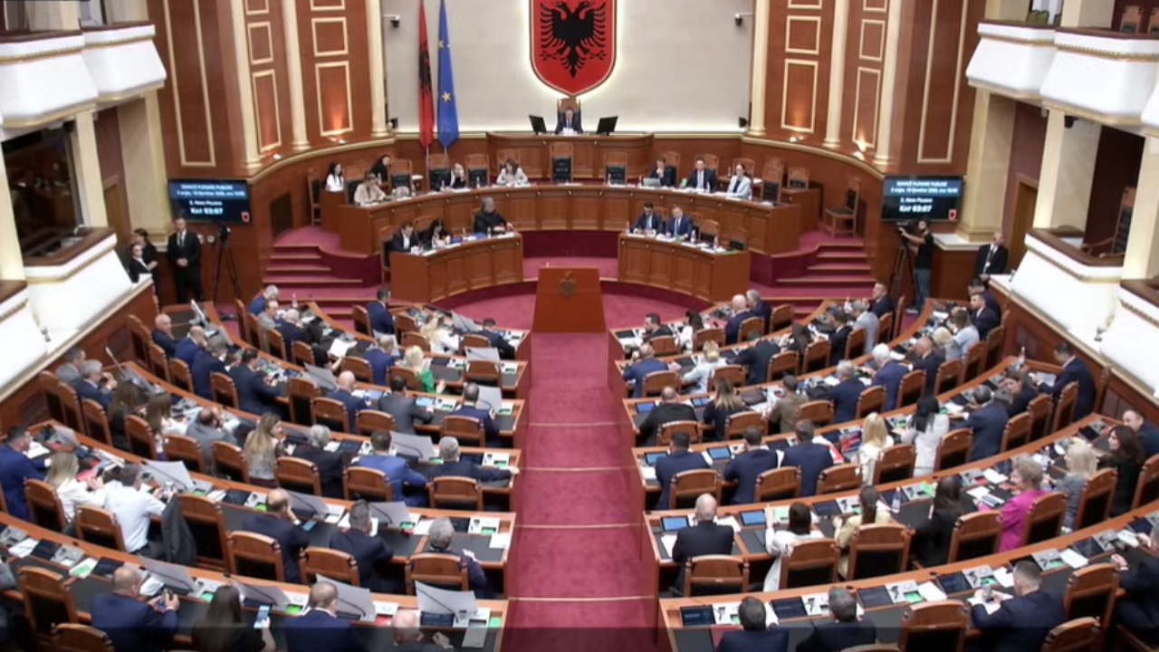 20:44 “Rishikoni arrestet me burg”- Kuvendi i dërgon 32 rekomandime SPAK-ut: Rrisni fokusin në konfiskimin e pasurive në çështjet e korrupsionit