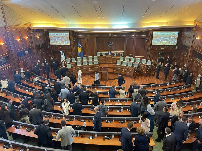 Ekspertët paralajmërojnë: Ngërçi institucional po rrezikon ekonominë, investimet dhe funksionimin e shtetit