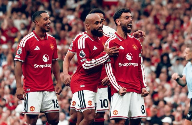 “Manita” për fitoren e parë të United, tripletë golash nga Bruno Fernandes