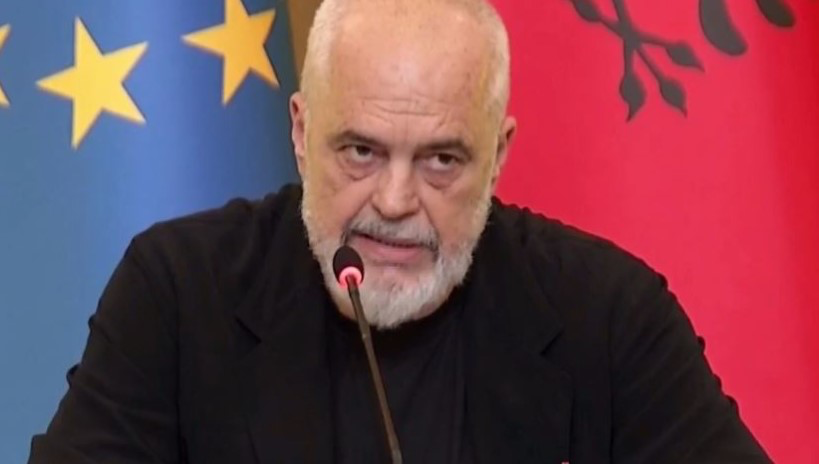 09:26 Rama publikon pamjet e para të automjeteve ushtarake “Made in Albania”: Do eksportohen në 30 vende