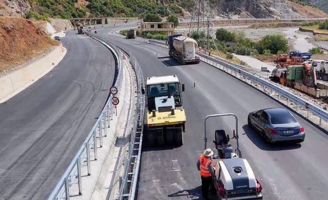 10:45 Rama: Punimet në aksin Elbasan–Qafë Thanë po vijojnë me ritme të larta