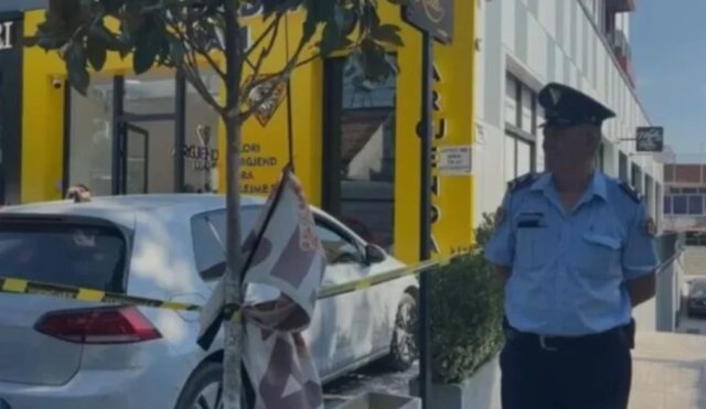 Grabitja me armë në një argjendari në Paskuqan/ Policia gjen motorin e autorëve