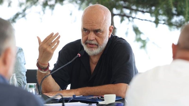 09:45 Pas Pogradecit, Rama mbledh drejtuesit politikë dhe ministrat të premten në selinë rozë