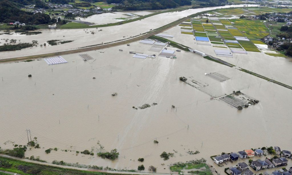 Japonia goditet nga moti i keq, shira të rrëmbyeshëm dhe përmbytje masive, mijëra të evakuuar