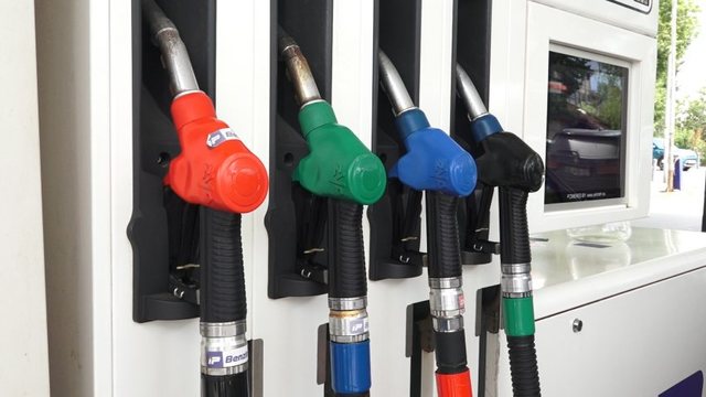 Shqipëria, me naftën rreth 30% më të shtrenjtë, pa asnjë masë mbrojtëse/ Rajoni i rikthen