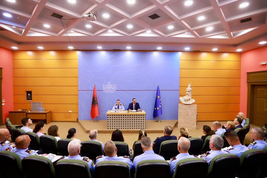 Lamallari mbledh drejtuesit e Policisë: Etika dhe shërbimi është minimumi që presin qytetarët