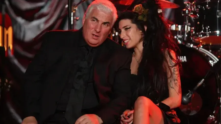 Mitch Winehouse humb betejën ligjore për sendet personale të Amy Winehouse, detyrohet të paguajë mbi 1 milion euro