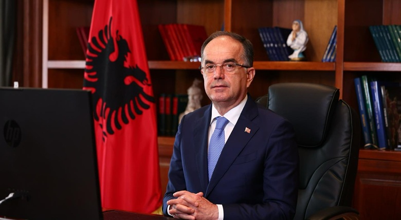 22:10 Presidenti Begaj dekreton marrëveshjen e huasë 302 milionë dollarëshe me SHBA-në