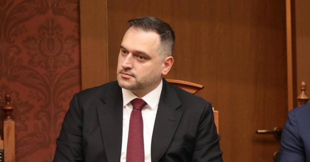VIDEO/ Ermal Nufi: Tre helikopterë në aksion, situata e zjarreve nën kontroll