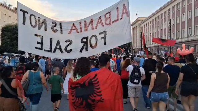 66 ditë proteste/ Qytetarët, thirrje Ramës: Jep dorëheqjen
