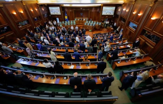 E zhytur në krizë institucionale, Kosova rrezikon humbjen e 170 milionë eurove nga BE-ja