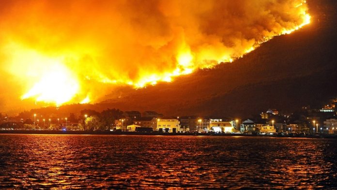 Zjarret pyjore shkaktojnë evakuime dhe dëme në bregdetin adriatik