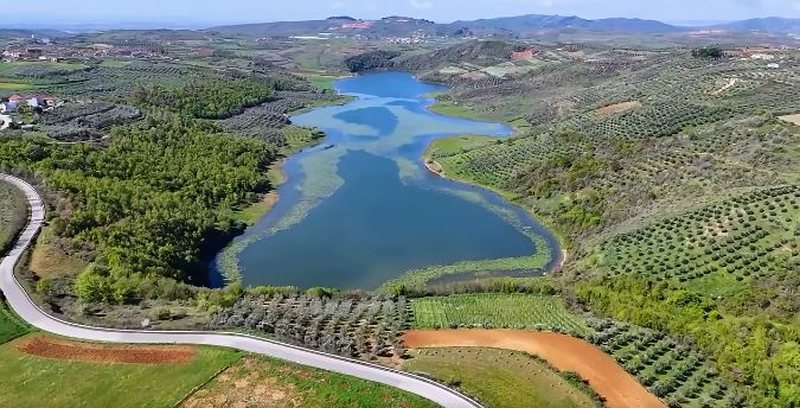 Rama nis javën me një “kartolinë” nga Belshi: Pamjet magjepsëse nga Liqeni i Degës