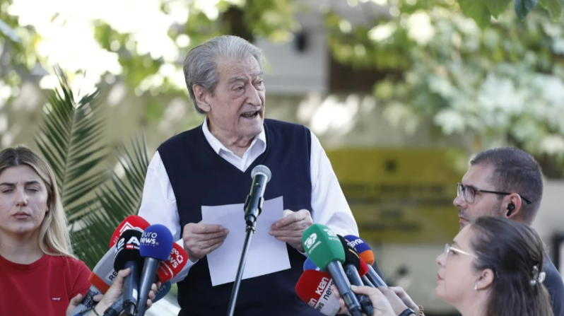 11:31 A do të marrë pjesë PD në zgjedhjen e emrave për Prokuror të Përgjithshëm? Berisha: I kemi dhënë fund çdo bashkëpunimi me PS