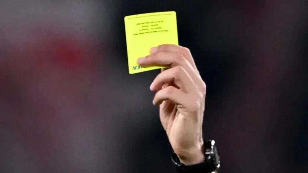 UEFA ndryshon rregullat për kartonët e verdhë
