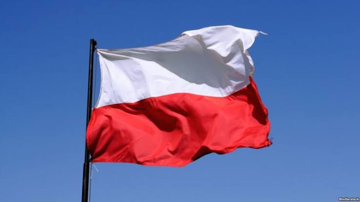Polonia detyron Starlink të ndryshojë vendimin për rritjen e çmimeve të roamingut