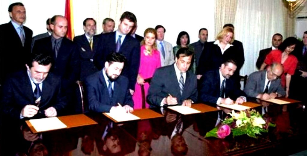 Histori/ 13 gusht 2001 – Marrëveshja e Ohrit: çfarë fituan shqiptarët dhe si mori fund lufta në Maqedoni