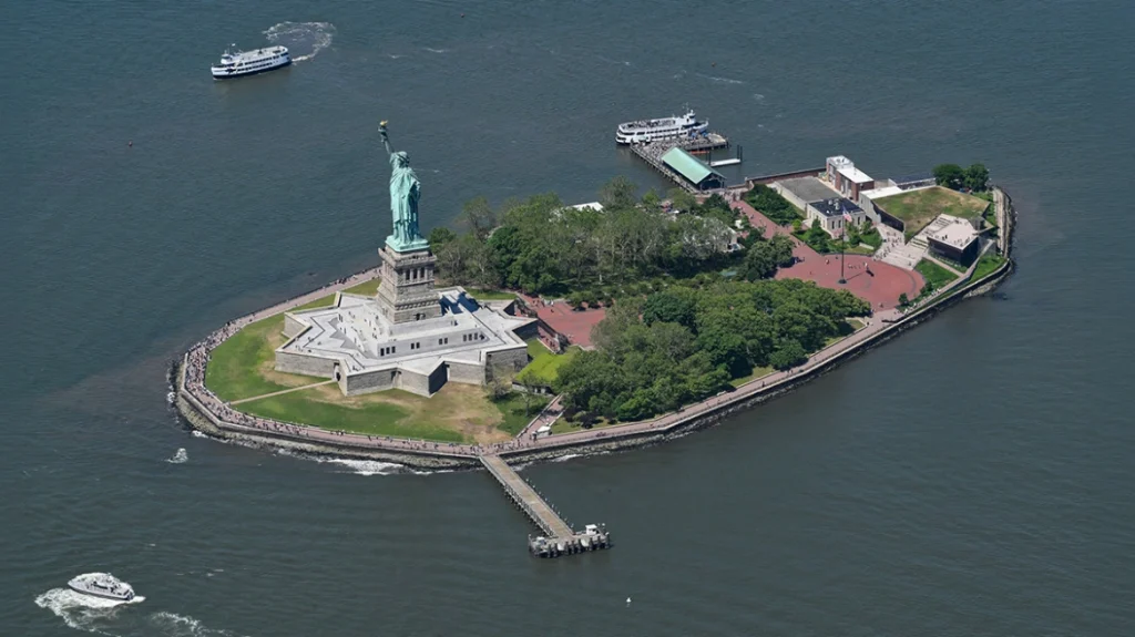 Përmbyset varka pranë Liberty Island në New York, humbin jetën një foshnjë 5-muajshe dhe një 27-vjeçare