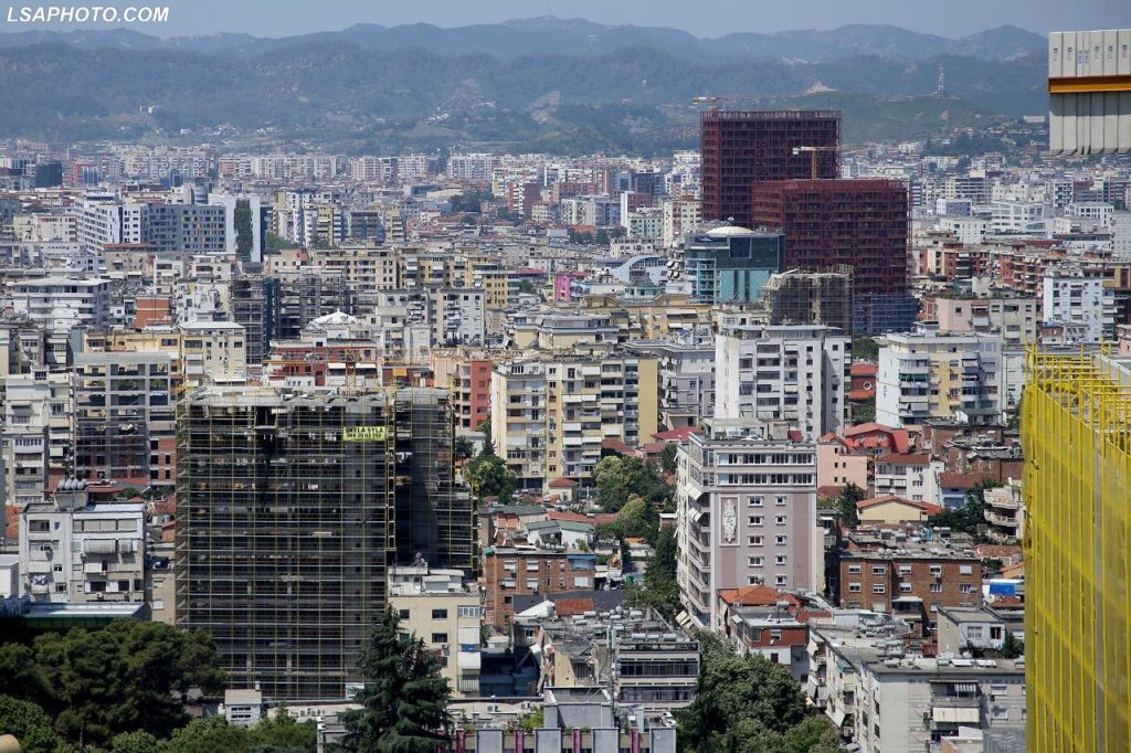 Ndërtimi merr hov në Shqipëri/ Bashkitë miratojnë 782 leje në 6 muaj, investimet arrijnë në 30.2 miliardë lekë