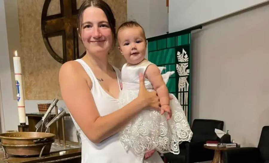 “Thuaju lamtumirë fëmijëve”, nëna 22-vjeçare vret me thikë dy fëmijët dhe plagos të tretin në SHBA