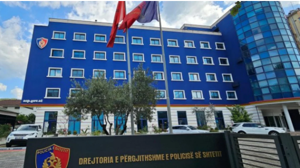 13:40 Hyn në fuqi ligji i ri për Policinë e Shtetit/ Nga Drejtori i Përgjithshëm te shefat e komisariateve, ja ndryshimet kryesore