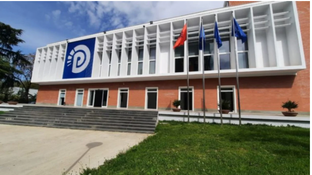 14:36 Reforma Territoriale, zbulohet udhëzimi i PD për degët: Bashkohuni me këshilltarët e çdo force politike për të kundërshtuar draftin e PS