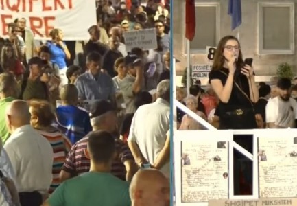Aktivistja thirrje qytetarëve: Nesër të mblidhemi te selia e PS-së në orën 17:30, t’i përshëndesin me vezë