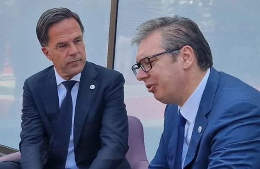 Serbia me mendjen te “lufta”, Vuçiç në pritje të telefonatës me kreun e NATO për Kosovën