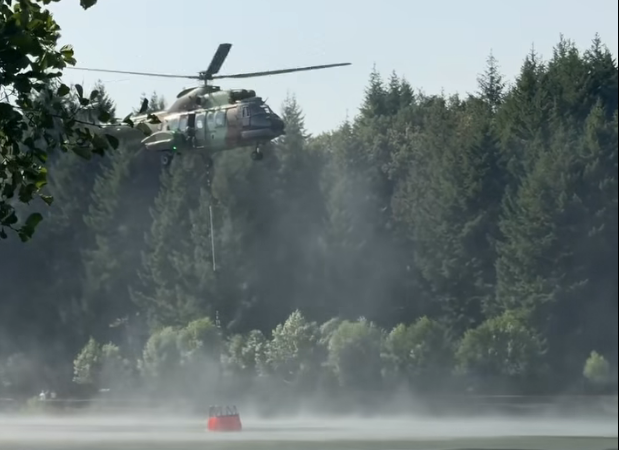 Zjarri në Malin e Tërbunit në Pukë/ Nis ndërhyrja nga ajri me dy helikopterë, të angazhuar edhe 40 efektivë të Forcave të Armatosura
