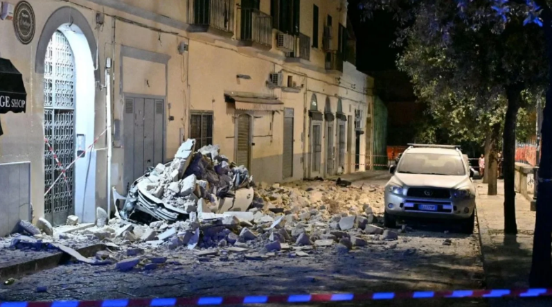 Tërmeti më i fortë në 40 vite në Napoli/ Ndërtesa të shembura dhe 21 persona të plagosur, dy në gjendje të rëndë