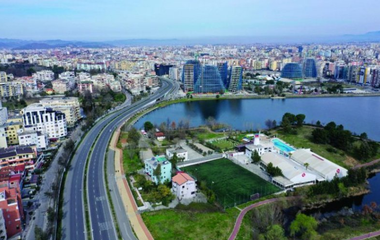 Tirana një nga destinacionet më të përballueshme në Evropë për vitin 2026