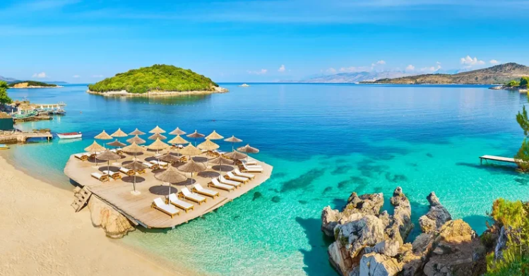 17% më shumë vizitorë në strukturat akomoduese – Polakët rikthehen sërish mes turistëve më të shumtë në sezon