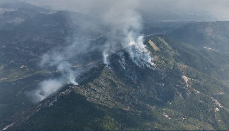 10:04 7 vatra zjarri aktive në vend! Mali i Dajtit, Dibra, Mati dhe Puka me situata më kritike