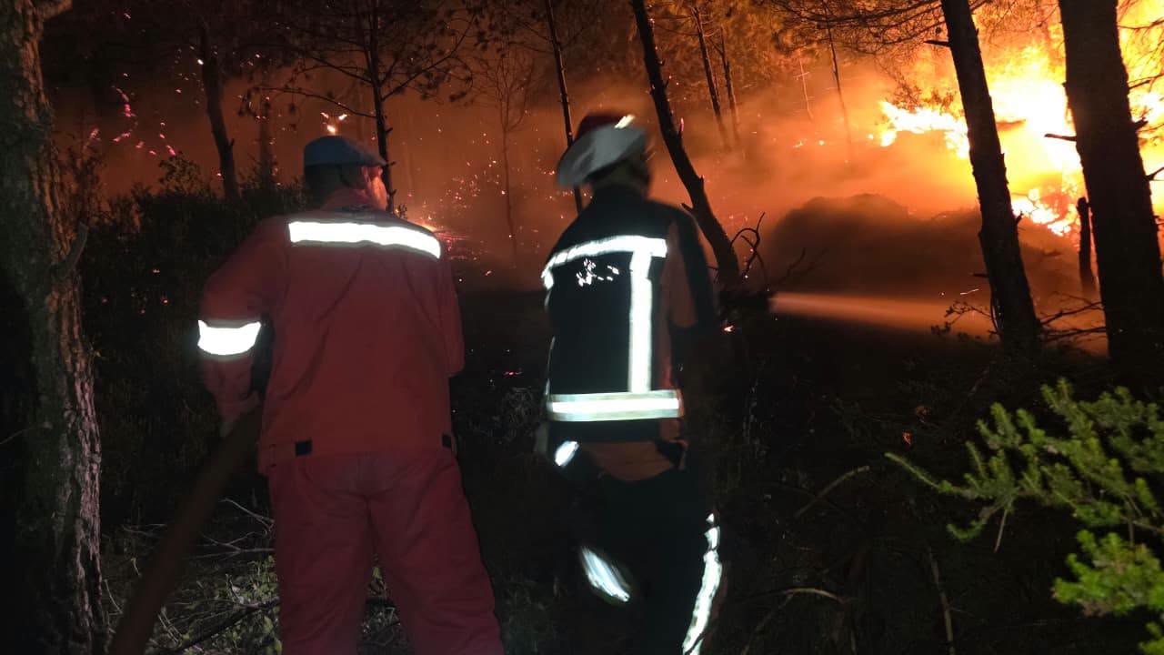 10:04 Zjarri masiv në Malin e Krujës vihet nën kontroll, Nufi: U parandalua një katastrofë e mundshme