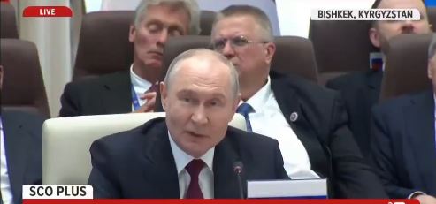 “Edhe ti Brut?!”/ Peskov fle gjumë gjatë fjalimit të Putinit, pamjet virale në rrjet