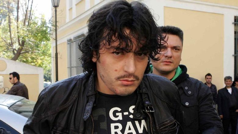 08:10 Del nga burgu me leje në Greqi, personazhi i njohur i arratisjeve Alket Rizai përfshihet në konflikt me armë! I ikën policisë