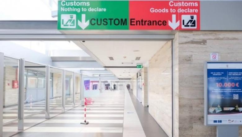 Zbulohet skema me ‘tax free’, blinin mallra në Itali dhe dyshohet se i fusnin kontrabandë në Shqipëri! Mbi 1 mijë fatura me vlerë 2 mln euro