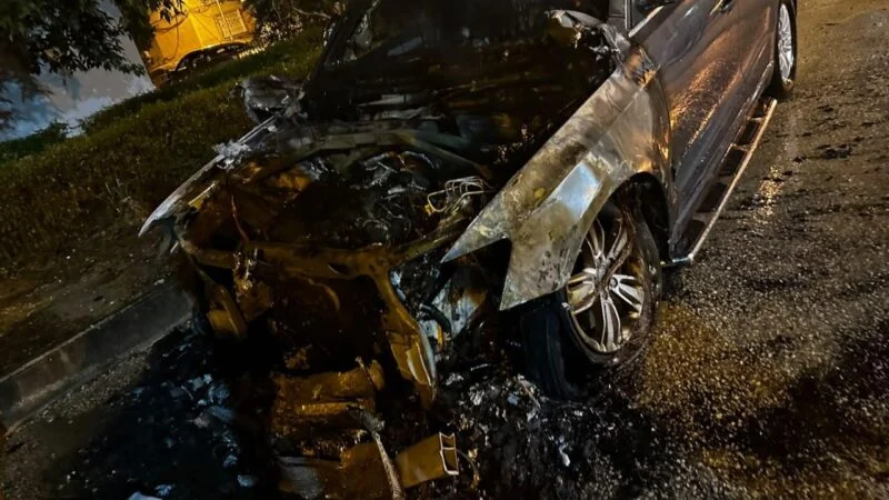 10 35 Digjet gjatë natës një automjet i parkuar në Vlorë  dyshohet për zjarrvënie të qëllimshme