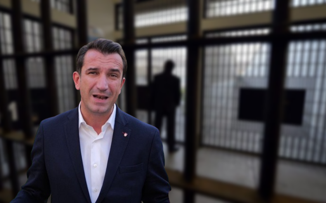 Veliaj e shkarkoi/ Ish-nënkryetari i Bashkisë i përgjigjet “dhëmbë për dhëmbë”