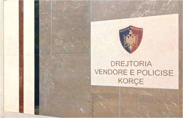 10:15 Operacion antidrogë në Devoll/ Hodhën nga makina qesen me drogë, arrestohen dy të rinj