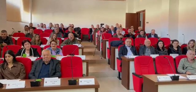 Korça votoi pro bashkimit me Maliqin/ Maliqi voton kundër bashkimit me Korçën